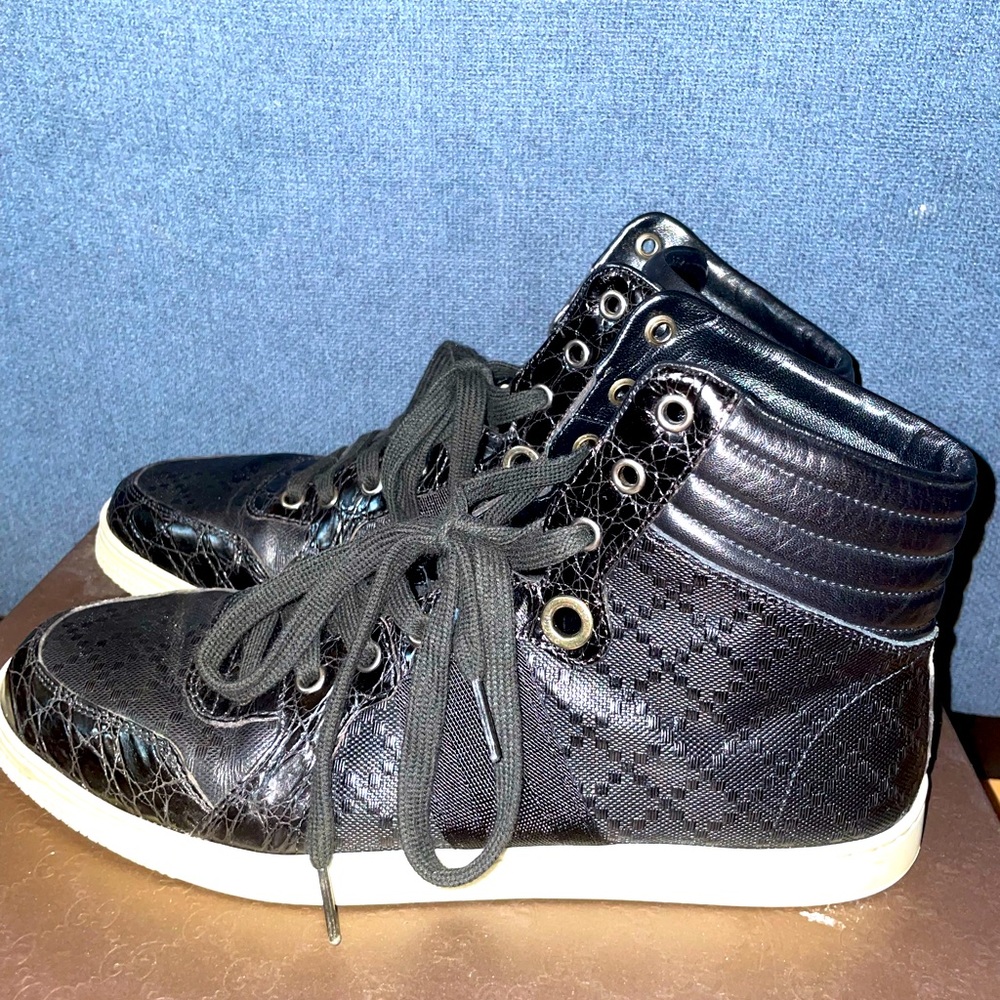 Used men’s black Gucci sneakers size 10